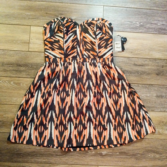 Guess Dresses & Skirts - Guess strapless orange and black print dress